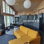 Beautiful House And Sauna On The Lake, 175 M2