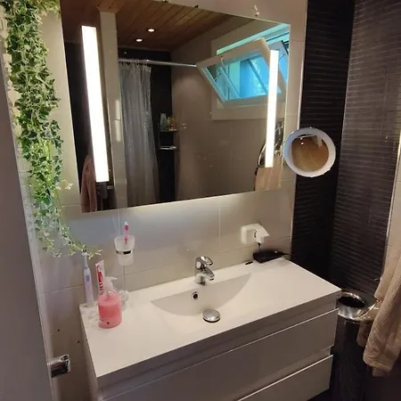 Beautiful House And Sauna On The Lake, 175 M2 וילה *