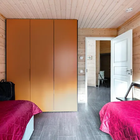 Beautiful House And Sauna On The Lake, 175 M2 *