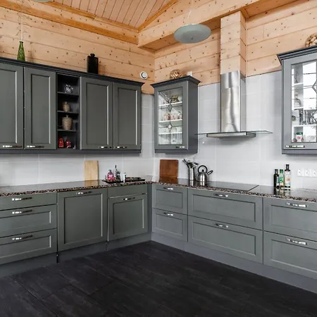 Villa Beautiful House And Sauna On The Lake, 175 M2