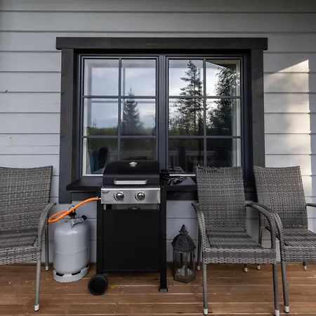 Beautiful House And Sauna On The Lake, 175 M2 *