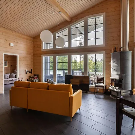 Beautiful House And Sauna On The Lake, 175 M2 Villa