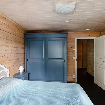 Beautiful House And Sauna On The Lake, 175 M2 Villa