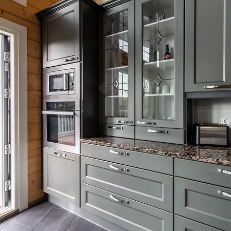 Beautiful House And Sauna On The Lake, 175 M2