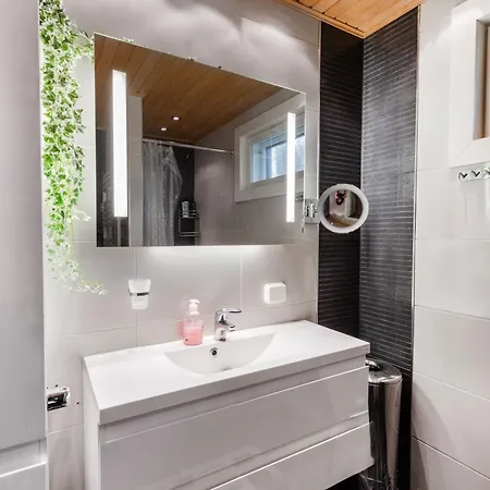 Villa Beautiful House And Sauna On The Lake, 175 M2 *