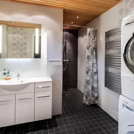 Villa Beautiful House And Sauna On The Lake, 175 M2 *