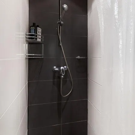 Beautiful House And Sauna On The Lake, 175 M2 *